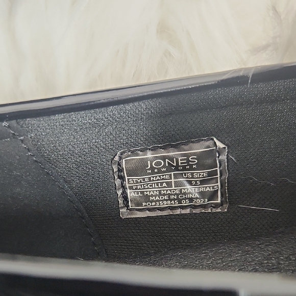 Jones New York Black Patent Leather Tassel Loafers - Picture 3 of 6